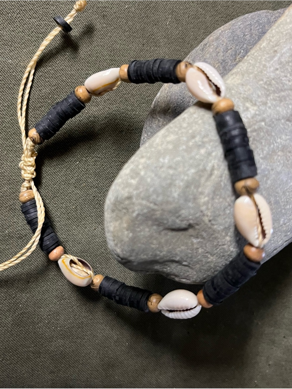 Shell & Bead Adjustable Anklet - Black and Cream